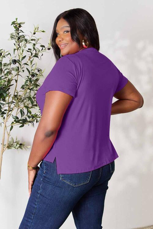 Short sleeve T-shirt with a round neck - Basics - Women